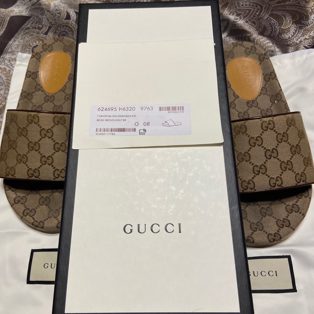 Men Gucci slides